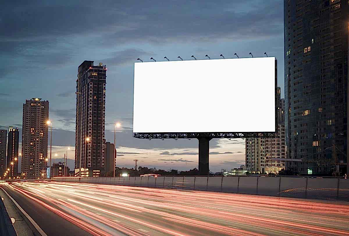 Billboardlarınızı Kimin Gördüğünü Biliyor musunuz? Geleneksel vs. Dijital Pazarlama Savaşı
